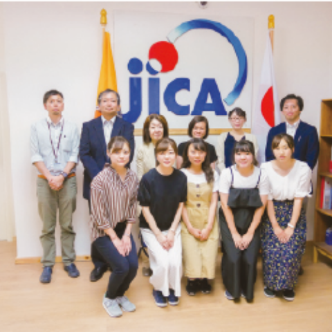 JICA オフィスを訪問し、ブータンでの海外協力隊員の活動を学ぶ